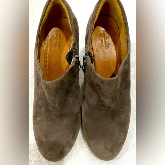 Women’s Clark’s Artisan Brown Leather Zip Ankle Boot Bootie Wedge Heel Shoes 7 M - Picture 2 of 11
